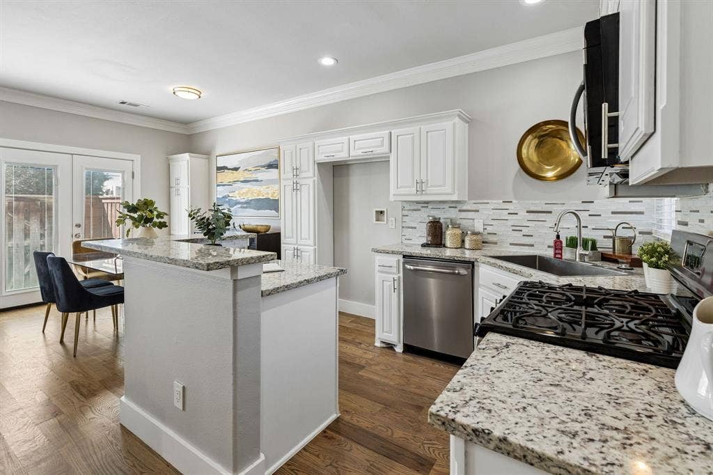 706 S Jupiter Road, #307, Allen, TX 75002 White shaker cabinetry, and granite countertops