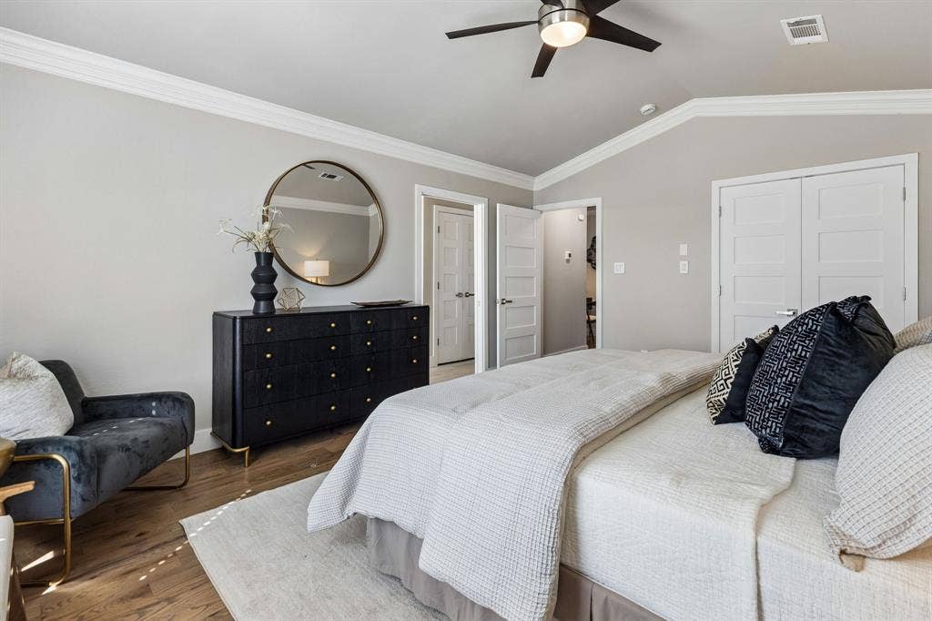 706 S Jupiter Road, #307, Allen, TX 75002 Vaulted ceiling, featuring a ceiling fan