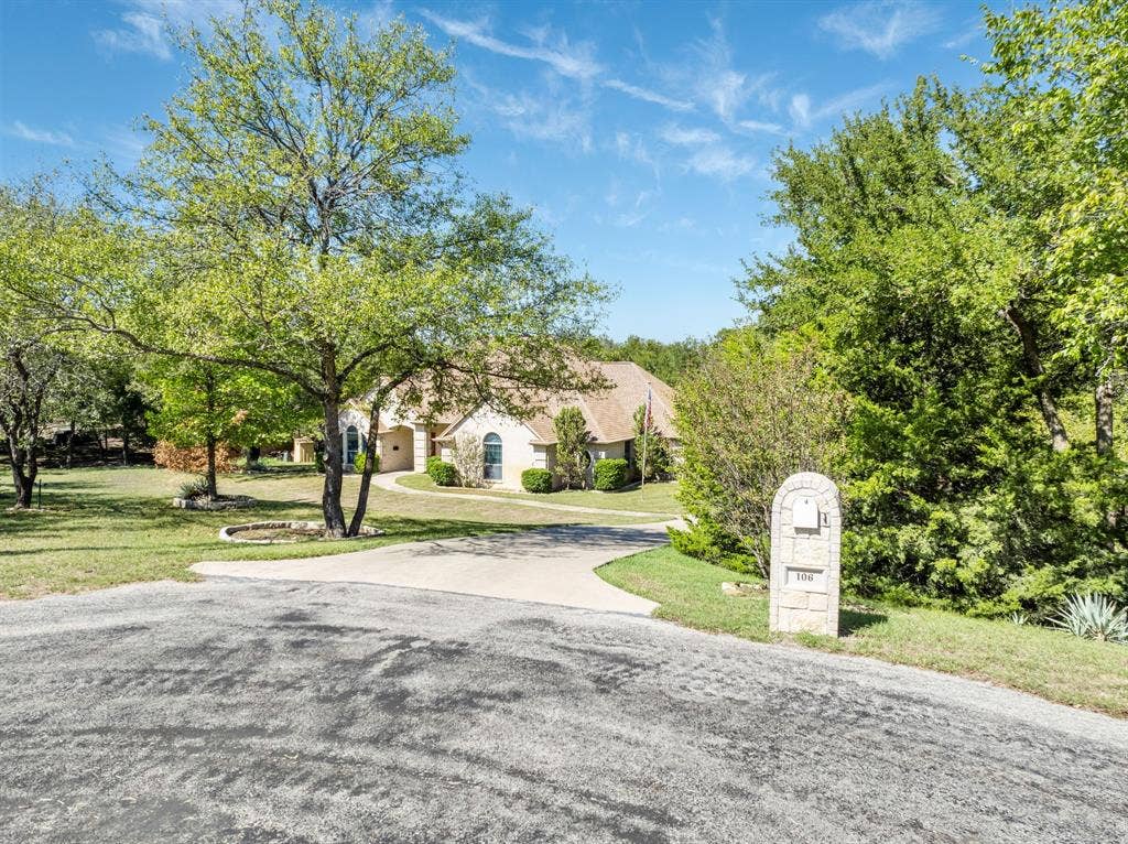 106 Woodhaven Court, Weatherford, TX 76087 106 Woodhaven Court, Weatherford, TX 76087