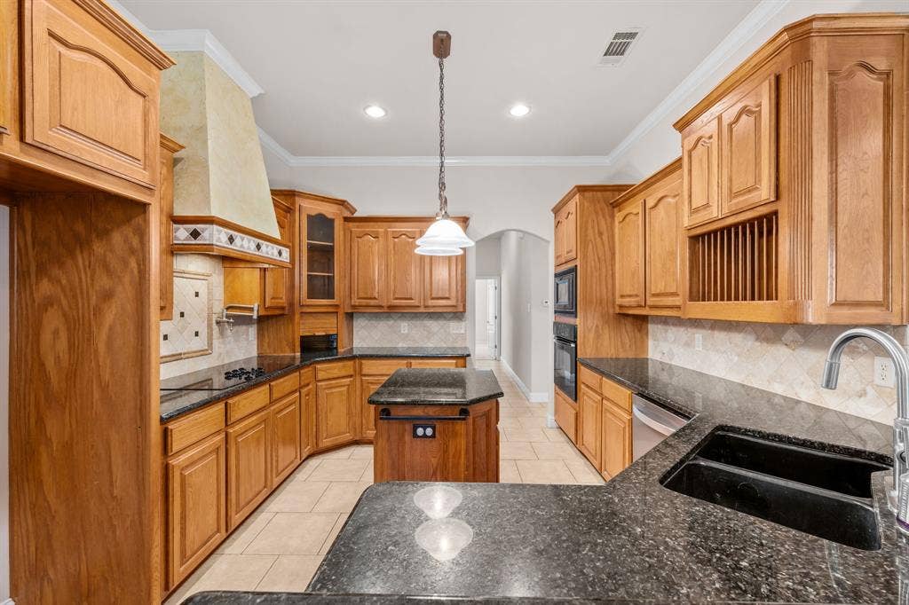 106 Woodhaven Court, Weatherford, TX 76087 106 Woodhaven Court, Weatherford, TX 76087