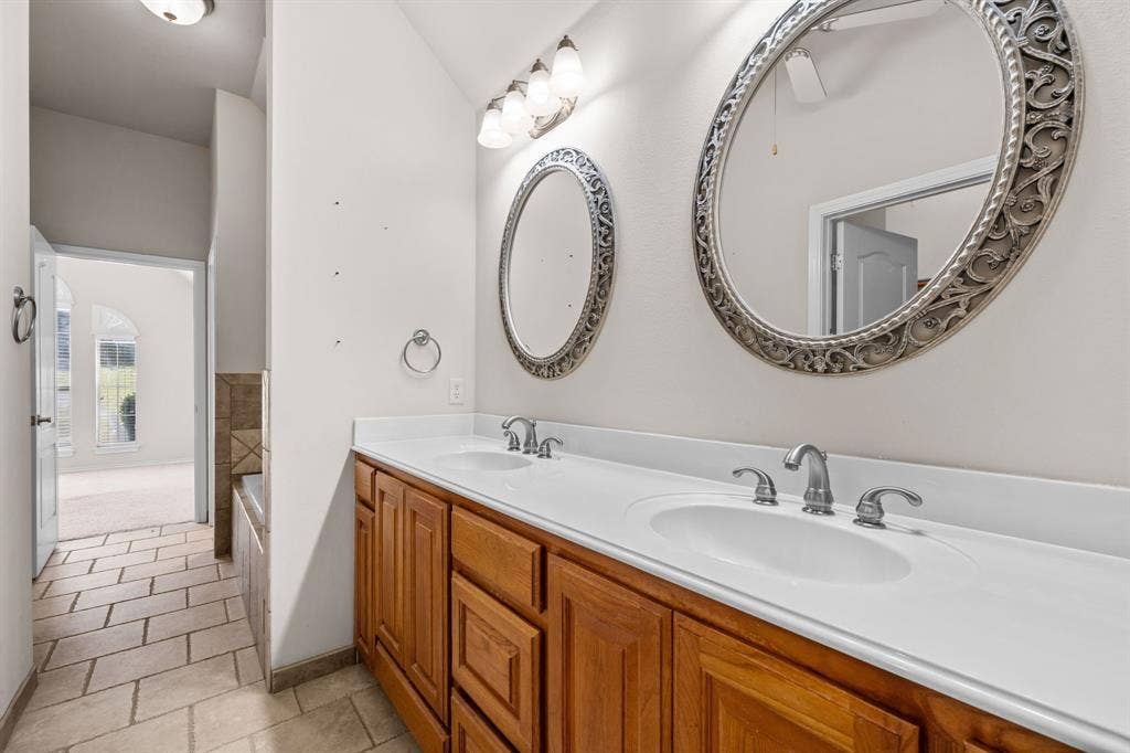 106 Woodhaven Court, Weatherford, TX 76087 106 Woodhaven Court, Weatherford, TX 76087