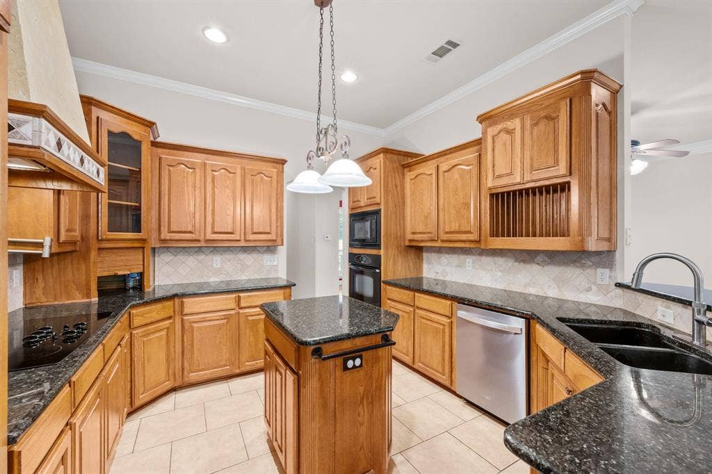 106 Woodhaven Court, Weatherford, TX 76087 106 Woodhaven Court, Weatherford, TX 76087