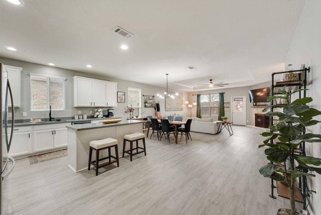 313 Citrus Drive, Fate, TX 75189 Virtually staged. Open floor plan, updated flooring throughout.
