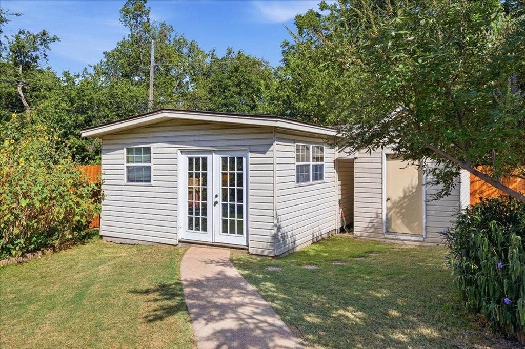 3520 South Drive, Fort Worth, TX 76109 3520 South Drive, Fort Worth, TX 76109