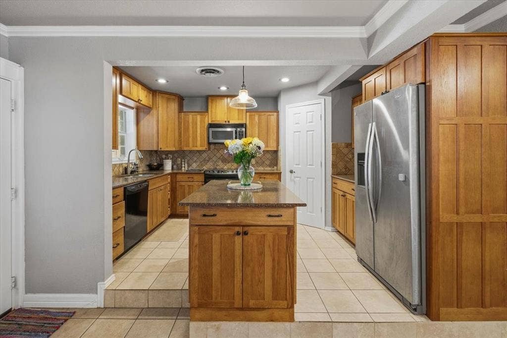 3520 South Drive, Fort Worth, TX 76109 3520 South Drive, Fort Worth, TX 76109