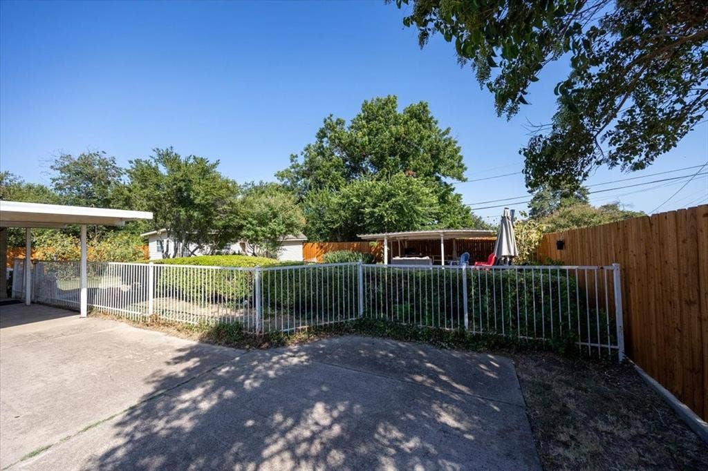 3520 South Drive, Fort Worth, TX 76109 3520 South Drive, Fort Worth, TX 76109