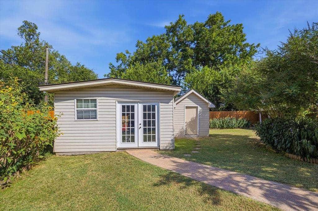 3520 South Drive, Fort Worth, TX 76109 3520 South Drive, Fort Worth, TX 76109