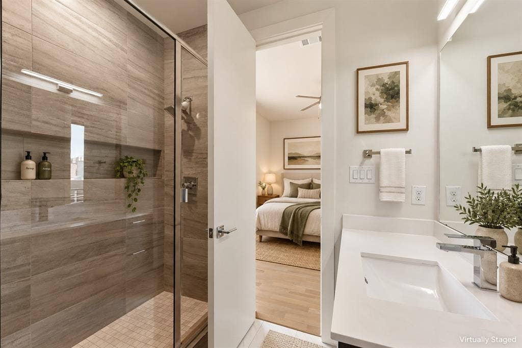 4217 Munger Avenue, Dallas, TX 75204 En suite-3rd bedroom