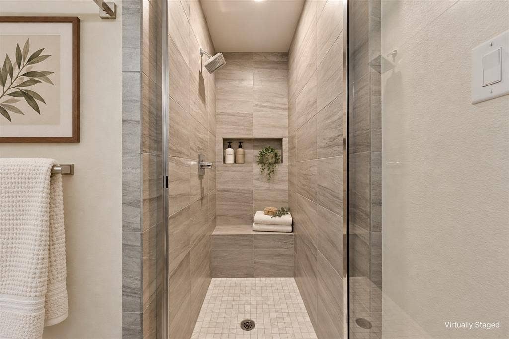 4217 Munger Avenue, Dallas, TX 75204 Enclosed shower