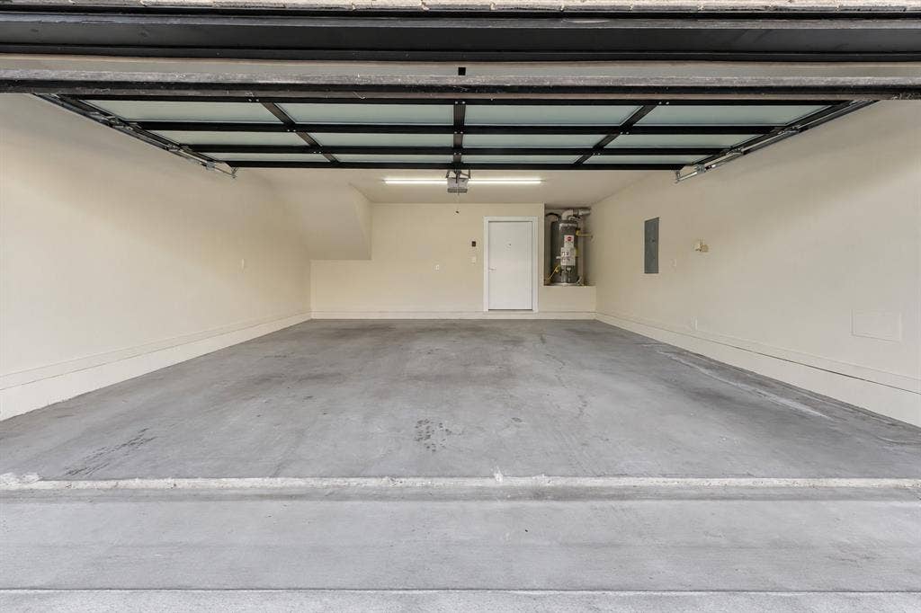 4217 Munger Avenue, Dallas, TX 75204 spacious 2 car garage