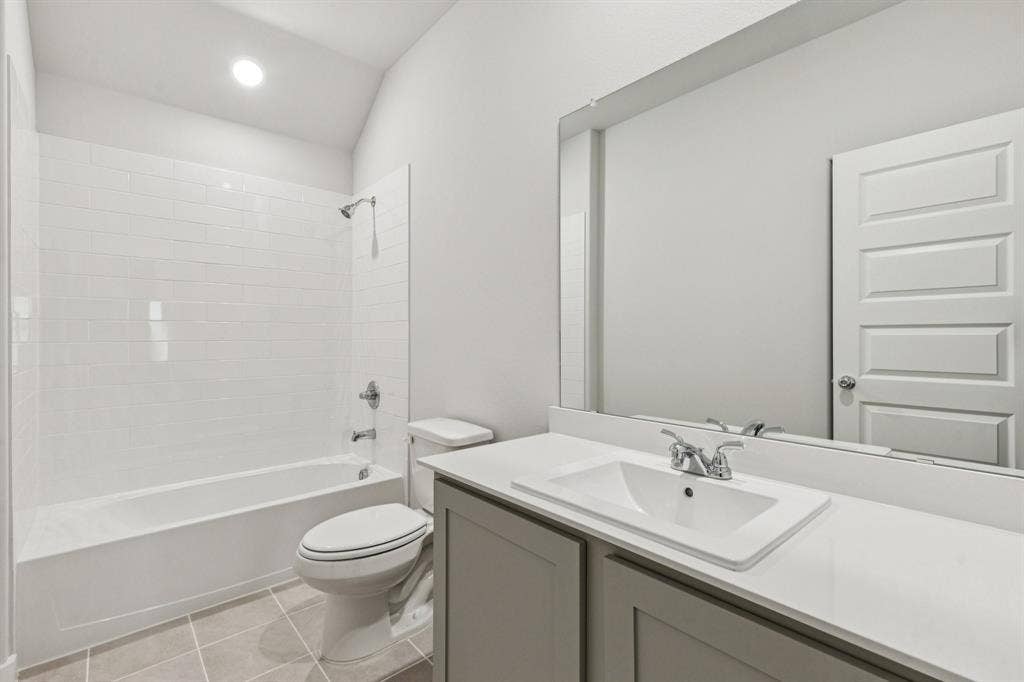 Bathroom in the Oscar home plan – REPRESENTATIVE PHOTO