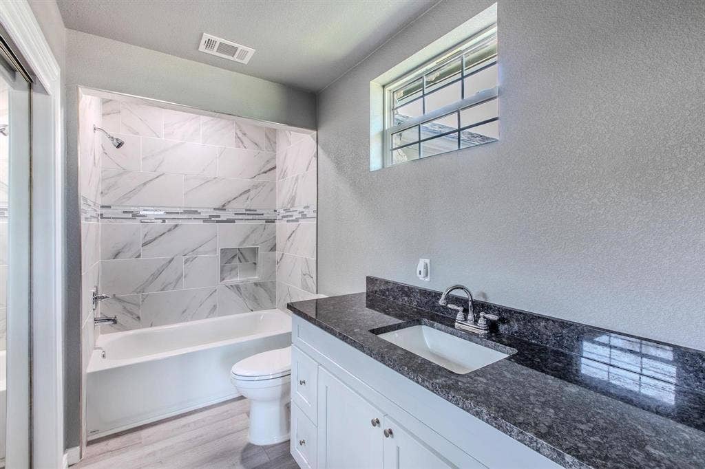 768 Elmwood Drive, Woodway, TX 76712 768 Elmwood Drive, Woodway, TX 76712