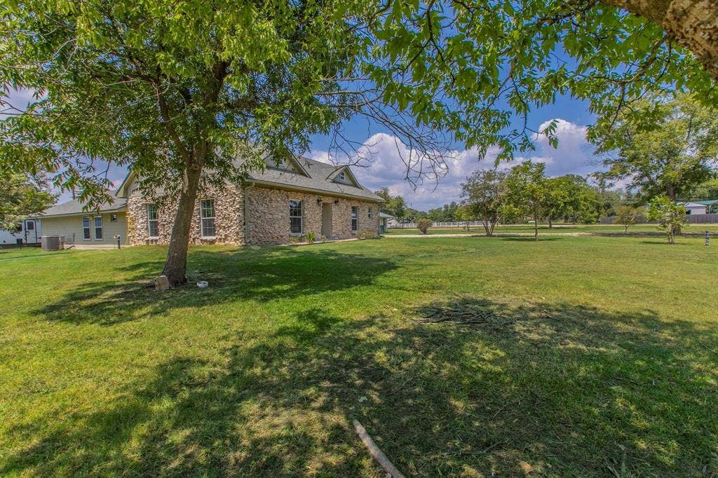 768 Elmwood Drive, Woodway, TX 76712 768 Elmwood Drive, Woodway, TX 76712