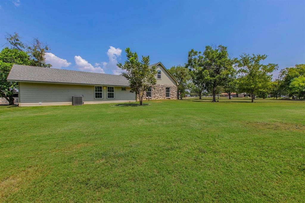 768 Elmwood Drive, Woodway, TX 76712 768 Elmwood Drive, Woodway, TX 76712