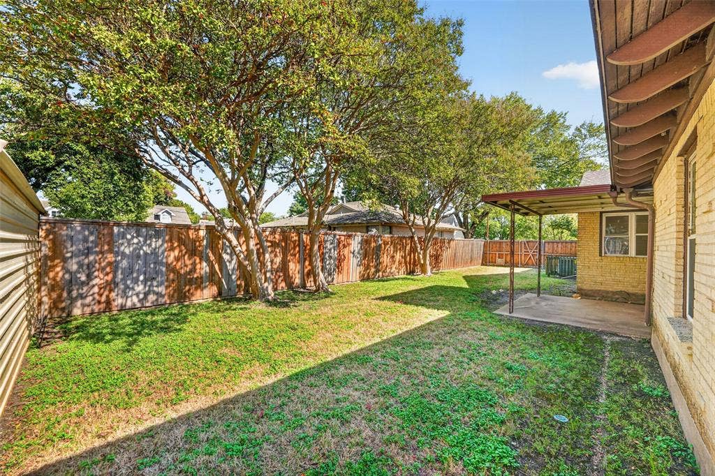 9733 Edgelake Drive, Dallas, TX 75218