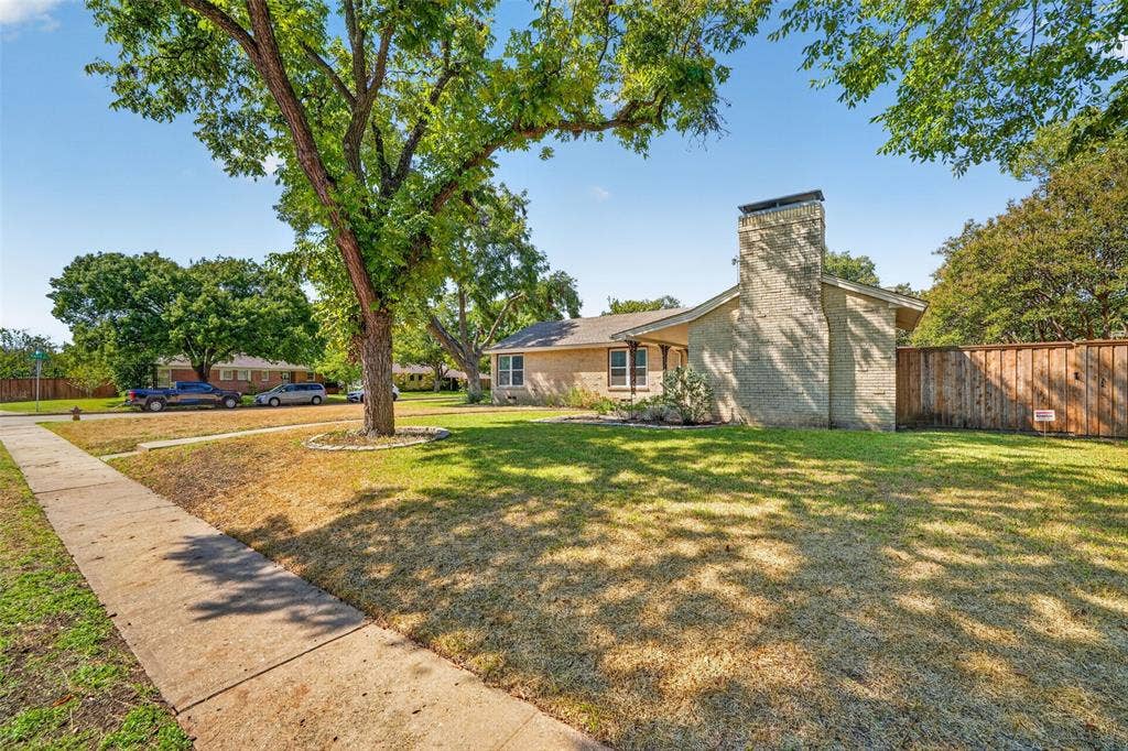 9733 Edgelake Drive, Dallas, TX 75218