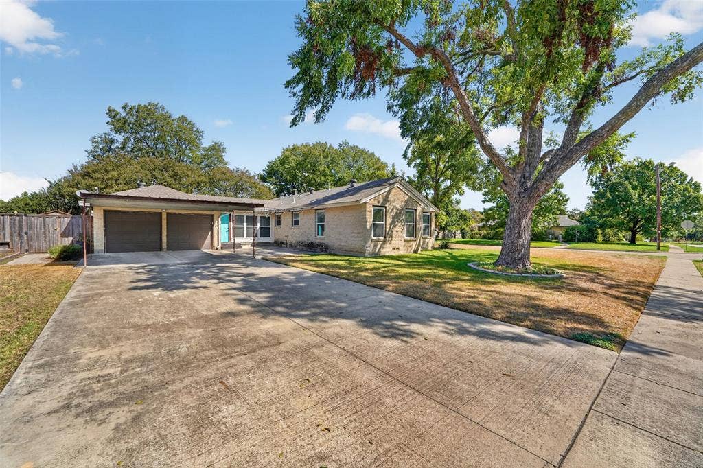 9733 Edgelake Drive, Dallas, TX 75218
