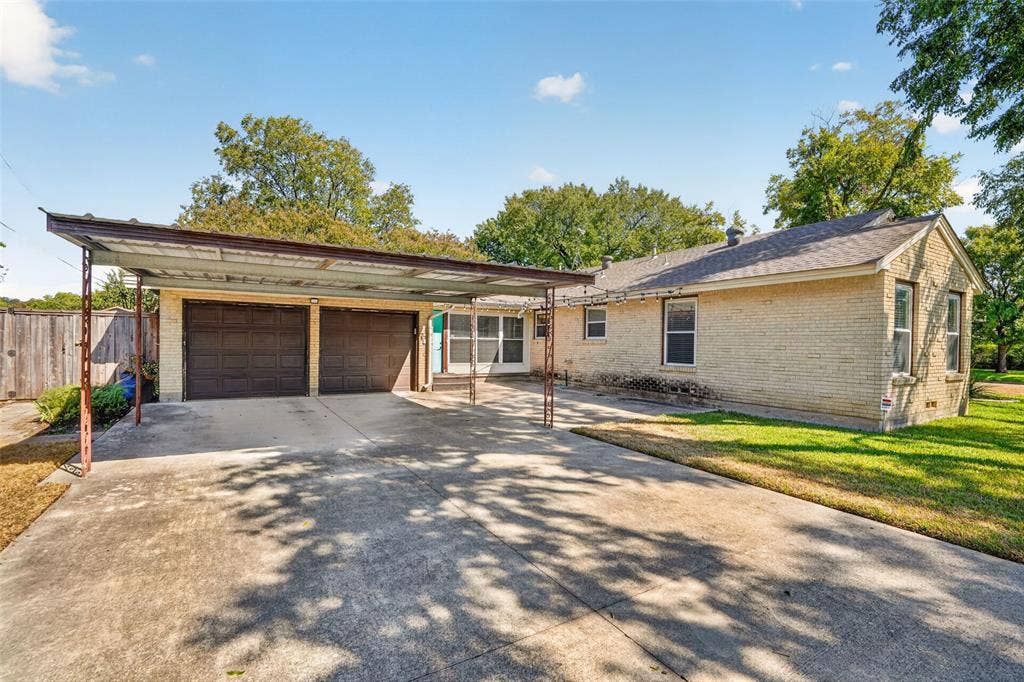 9733 Edgelake Drive, Dallas, TX 75218