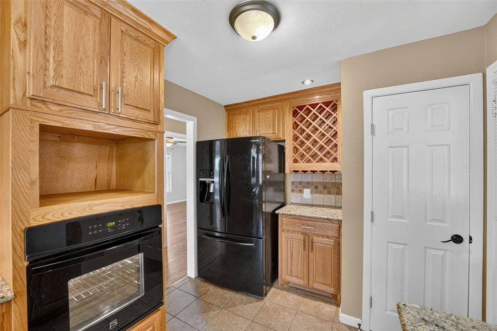 9733 Edgelake Drive, Dallas, TX 75218