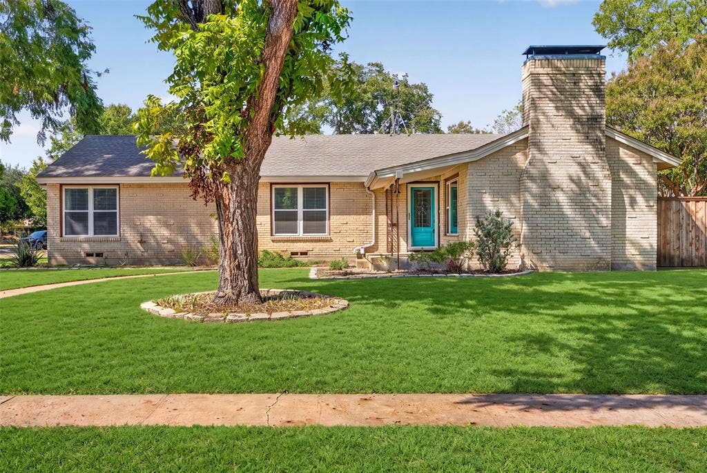 9733 Edgelake Drive, Dallas, TX 75218