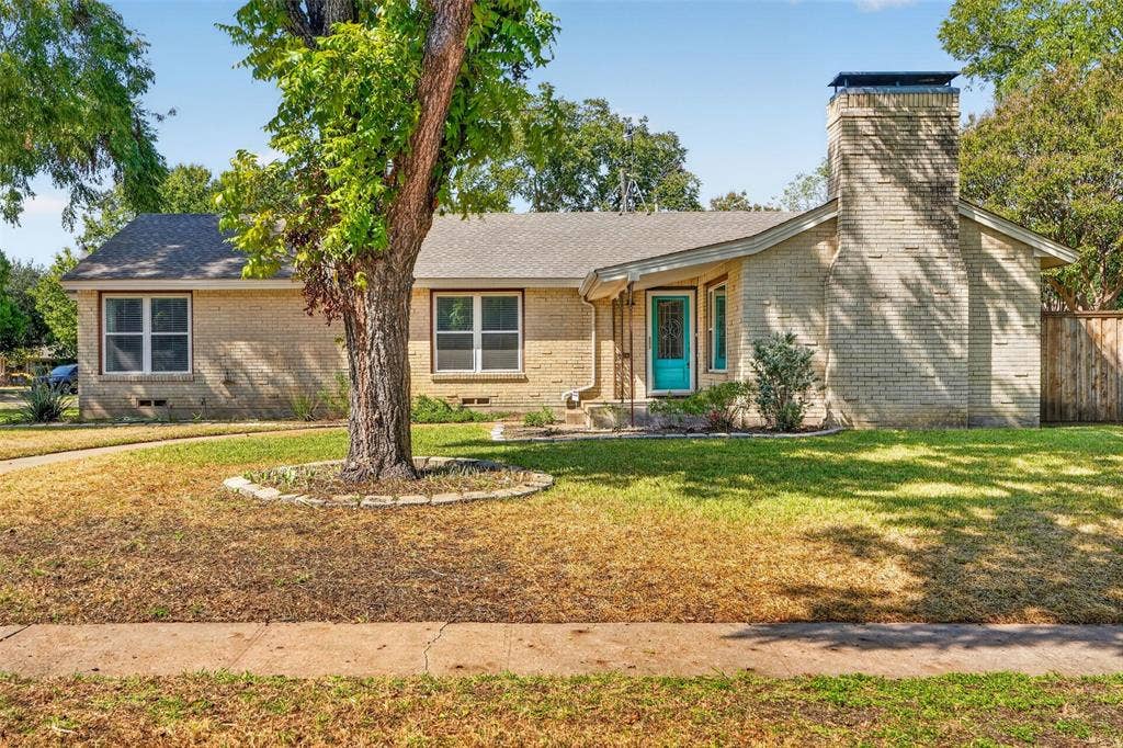 9733 Edgelake Drive, Dallas, TX 75218
