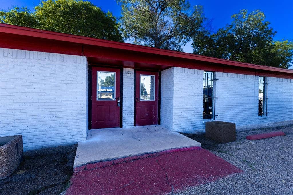 1723 W Waco Drive, #1725, Waco, TX 76707 White painted brick exterior with a red roofline