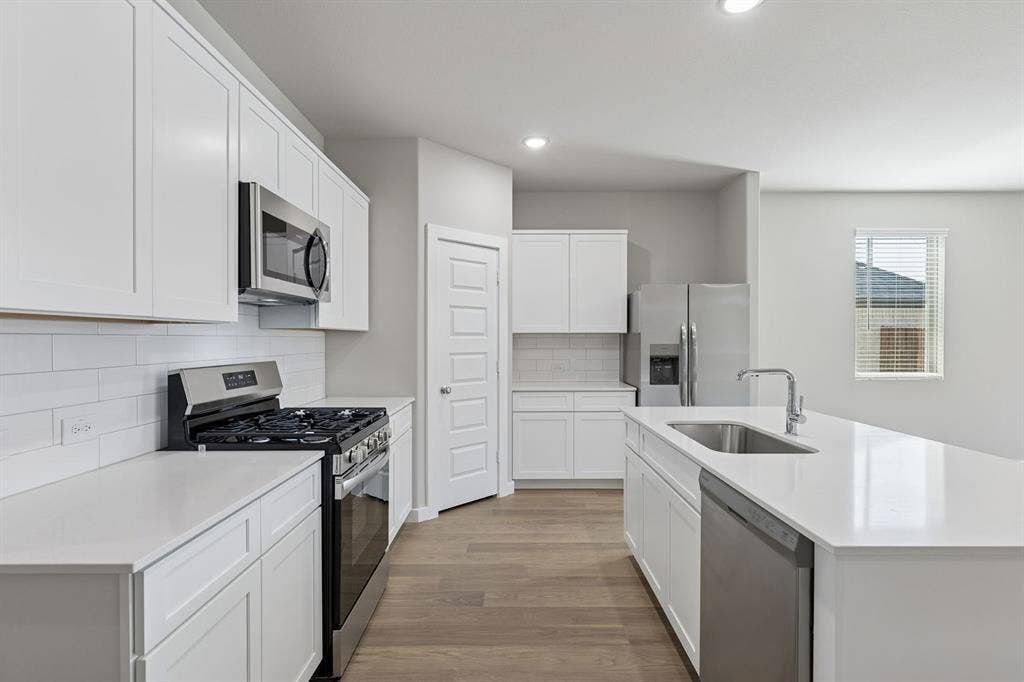 2308 Warm Glow Way, Princeton, TX 75407 Kitchen in the Holden home plan – REPRESENTATIVE PHOTO