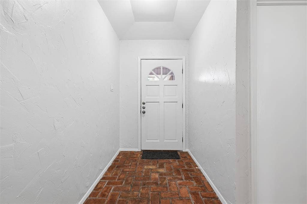 5917 Pleasant Hill Drive, Arlington, TX 76016 5917 Pleasant Hill Drive, Arlington, TX 76016