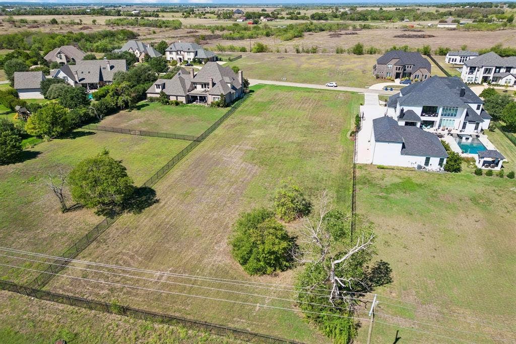 1103 Estate Drive, Ennis, TX 75119 1103 Estate Drive, Ennis, TX 75119