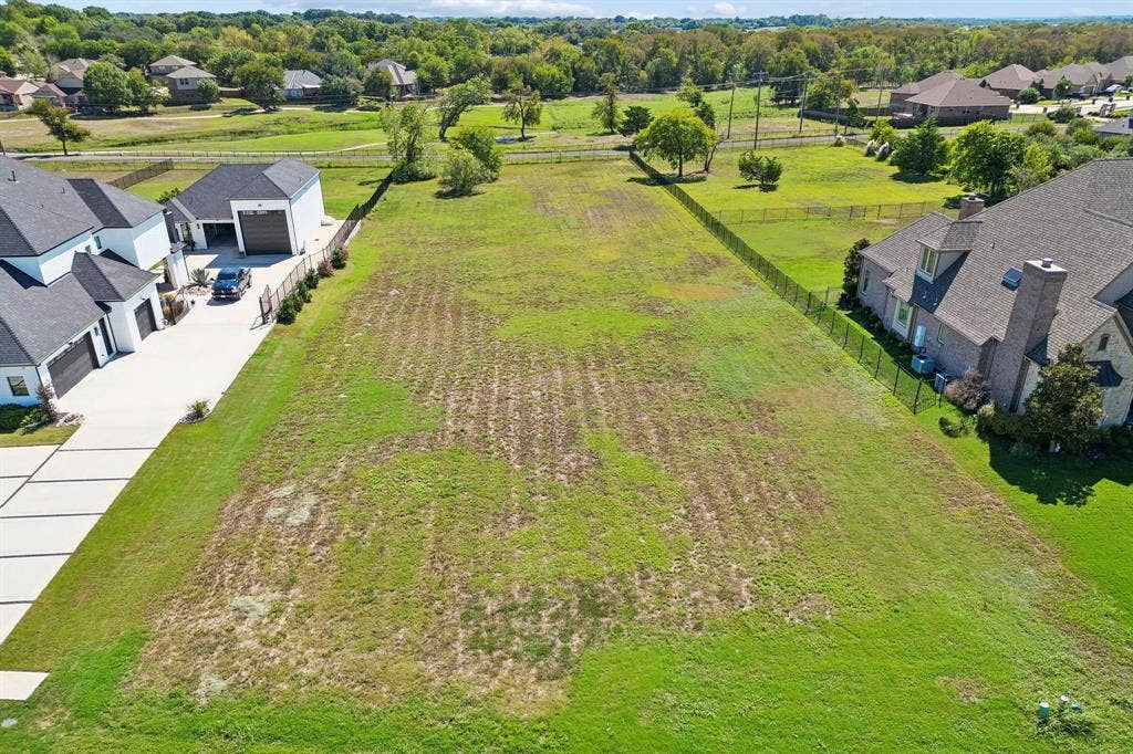 1103 Estate Drive, Ennis, TX 75119 1103 Estate Drive, Ennis, TX 75119