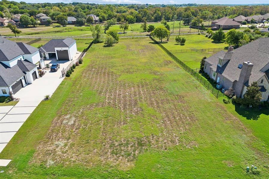 Property photo for 1103 Estate Drive, Ennis, TX