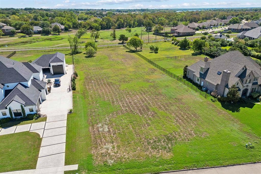 1103 Estate Drive, Ennis, TX 75119 1103 Estate Drive, Ennis, TX 75119