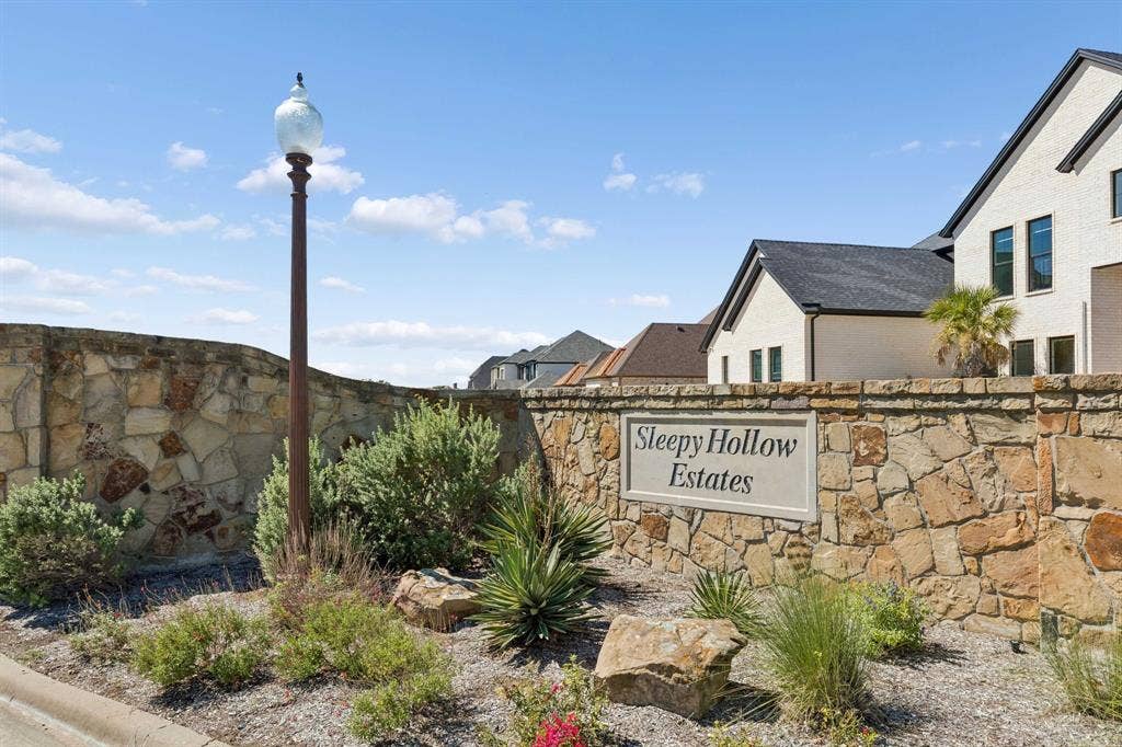 1103 Estate Drive, Ennis, TX 75119 1103 Estate Drive, Ennis, TX 75119