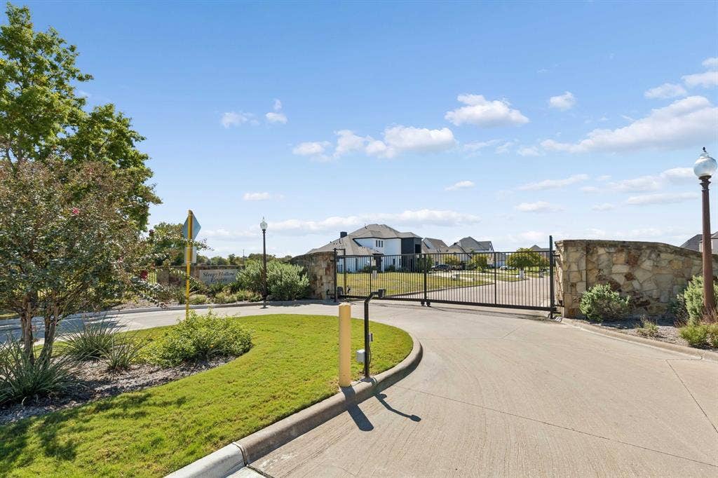 1103 Estate Drive, Ennis, TX 75119 1103 Estate Drive, Ennis, TX 75119