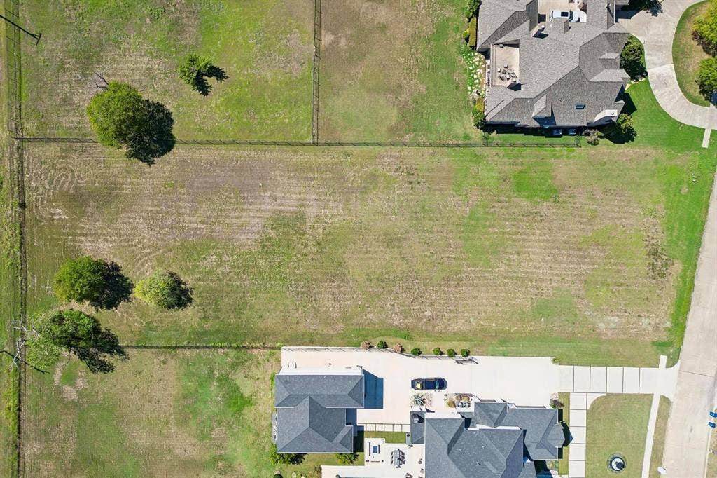1103 Estate Drive, Ennis, TX 75119 1103 Estate Drive, Ennis, TX 75119