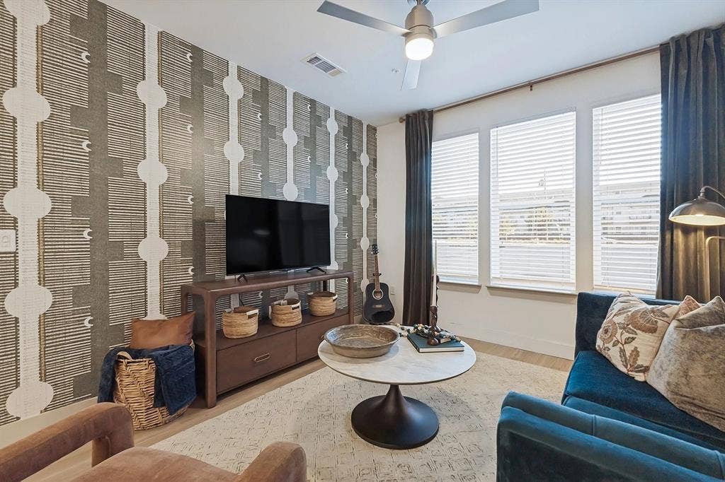 1506 N Prairie Avenue, #302, Dallas, TX 75204 8 Weeks Free on 15 Month Leases