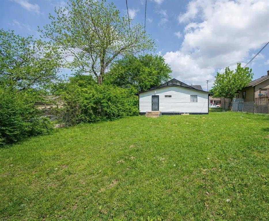 2628 Avenue G, Fort Worth, TX 76105 2628 Avenue G, Fort Worth, TX 76105