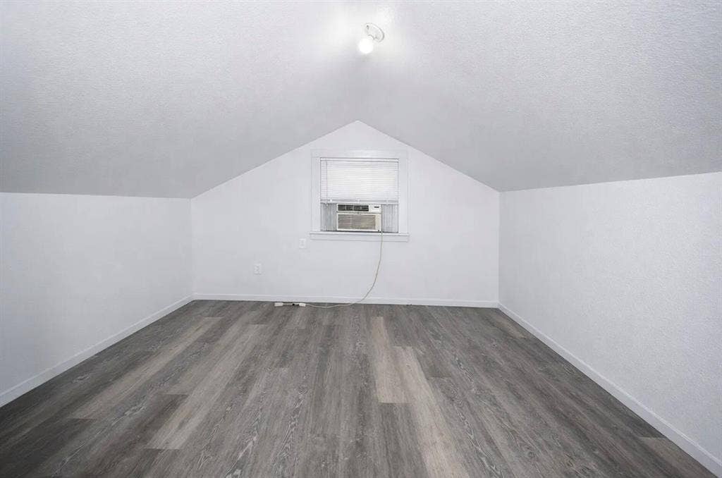 2628 Avenue G, Fort Worth, TX 76105 2nd floor bedroom