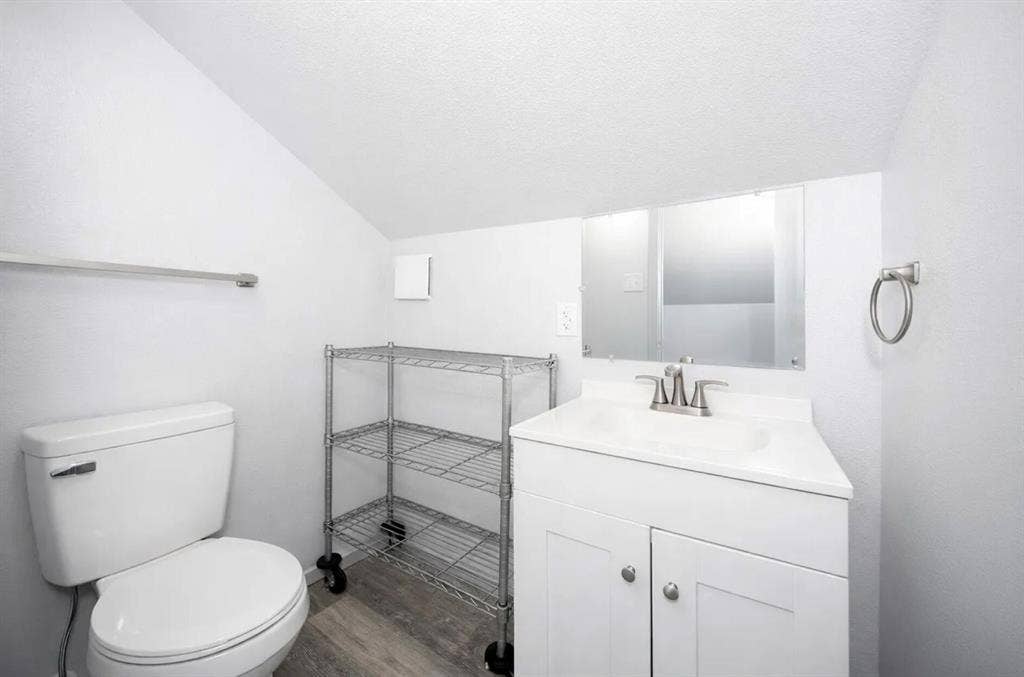 2628 Avenue G, Fort Worth, TX 76105 Half Bath