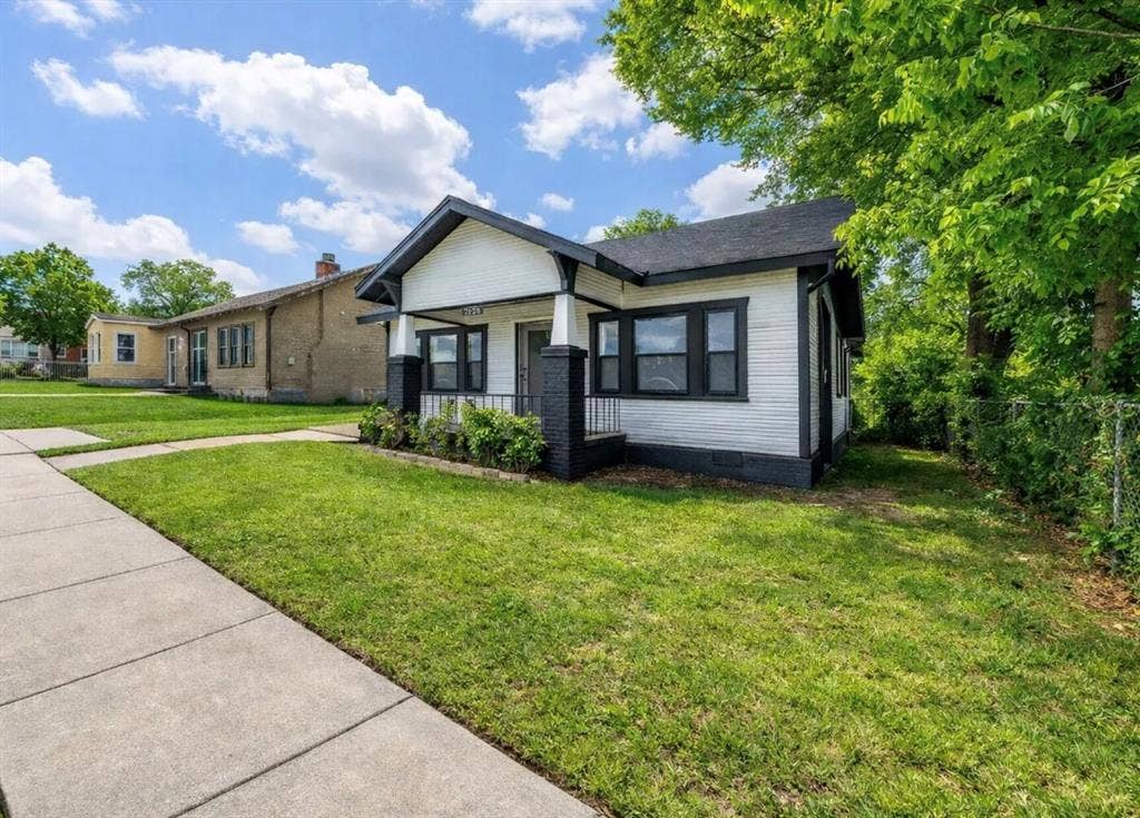 2628 Avenue G, Fort Worth, TX 76105 2628 Avenue G, Fort Worth, TX 76105