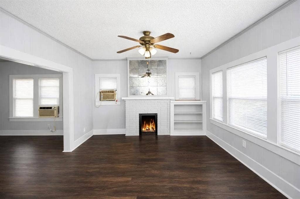 2628 Avenue G, Fort Worth, TX 76105 2628 Avenue G, Fort Worth, TX 76105