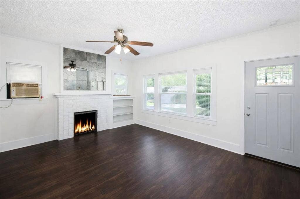 2628 Avenue G, Fort Worth, TX 76105 2628 Avenue G, Fort Worth, TX 76105
