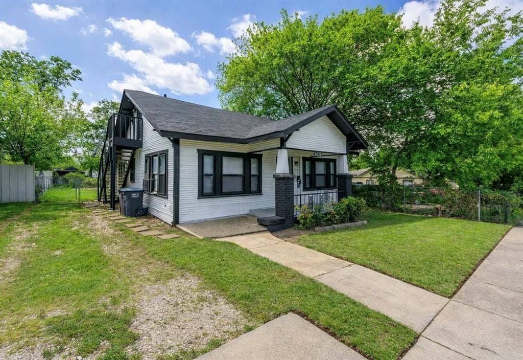 2628 Avenue G, Fort Worth, TX 76105 2628 Avenue G, Fort Worth, TX 76105