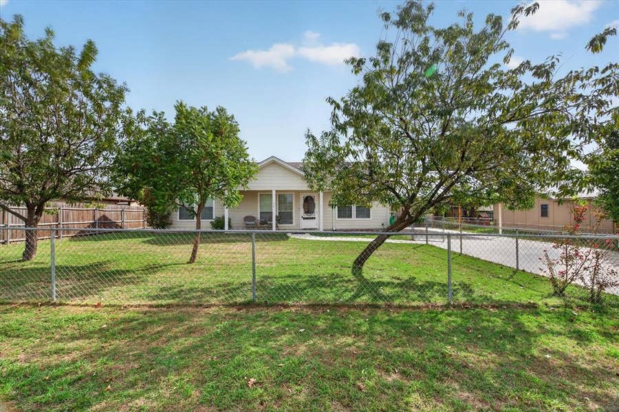 Property photo for 324 Pearson Lane, Azle, TX