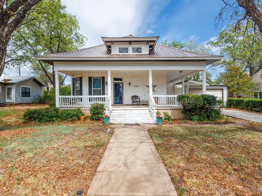 Property photo for 714 W College Avenue, Coleman, TX