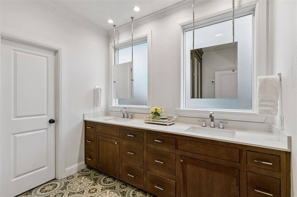 560 Northlake Drive, Dallas, TX 75218 560 Northlake Drive, Dallas, TX 75218