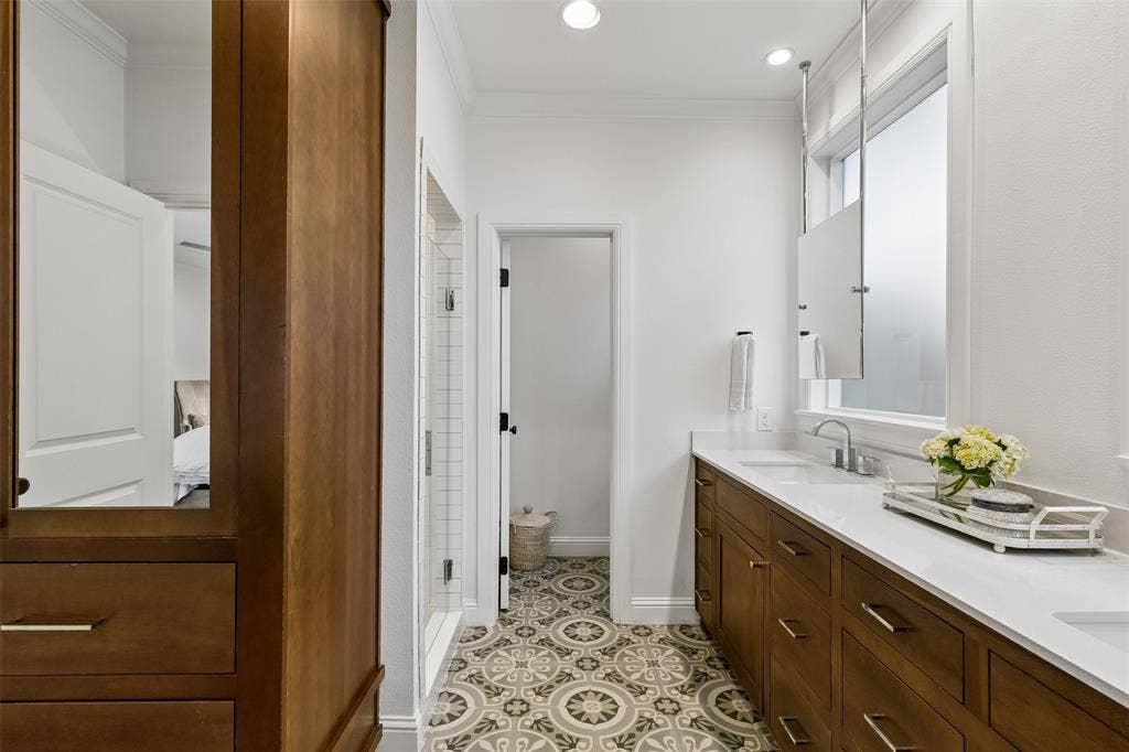 560 Northlake Drive, Dallas, TX 75218 560 Northlake Drive, Dallas, TX 75218