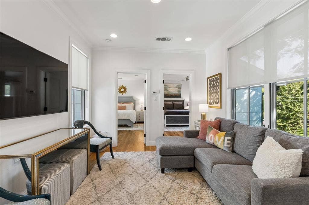 560 Northlake Drive, Dallas, TX 75218 560 Northlake Drive, Dallas, TX 75218