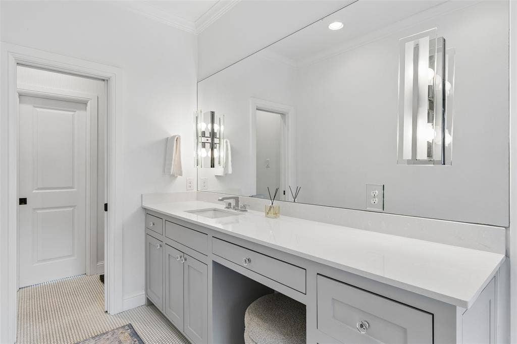 560 Northlake Drive, Dallas, TX 75218 560 Northlake Drive, Dallas, TX 75218