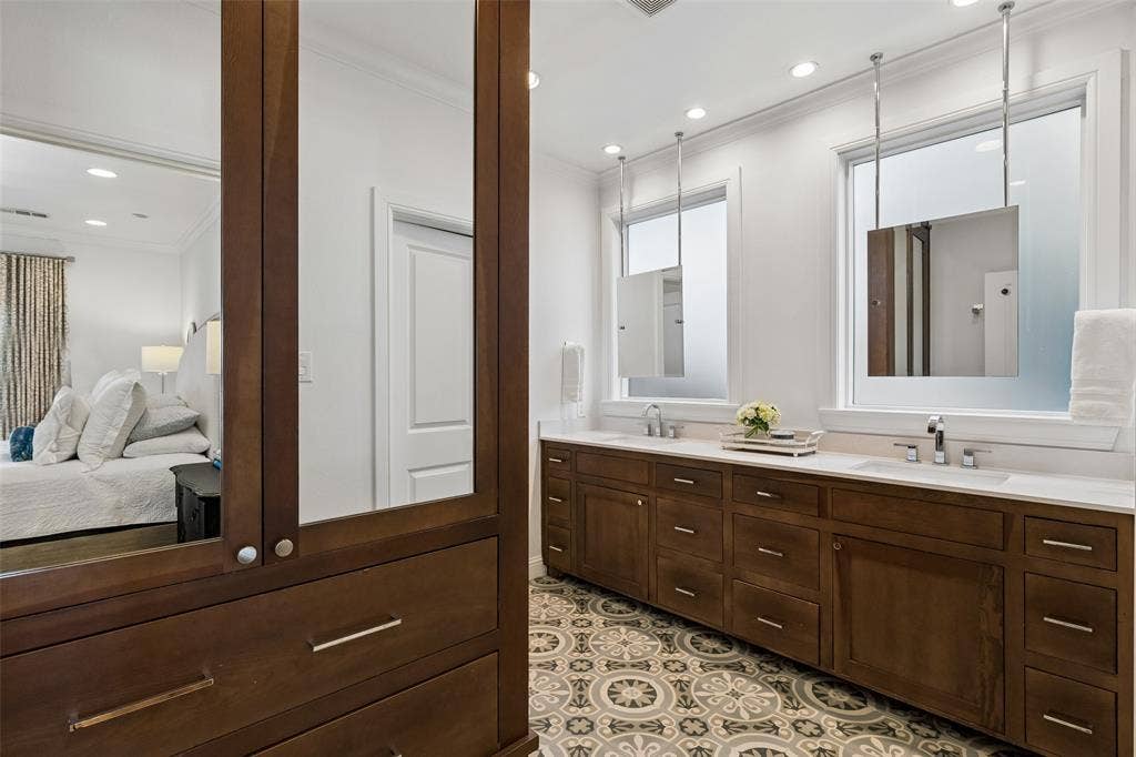 560 Northlake Drive, Dallas, TX 75218 560 Northlake Drive, Dallas, TX 75218